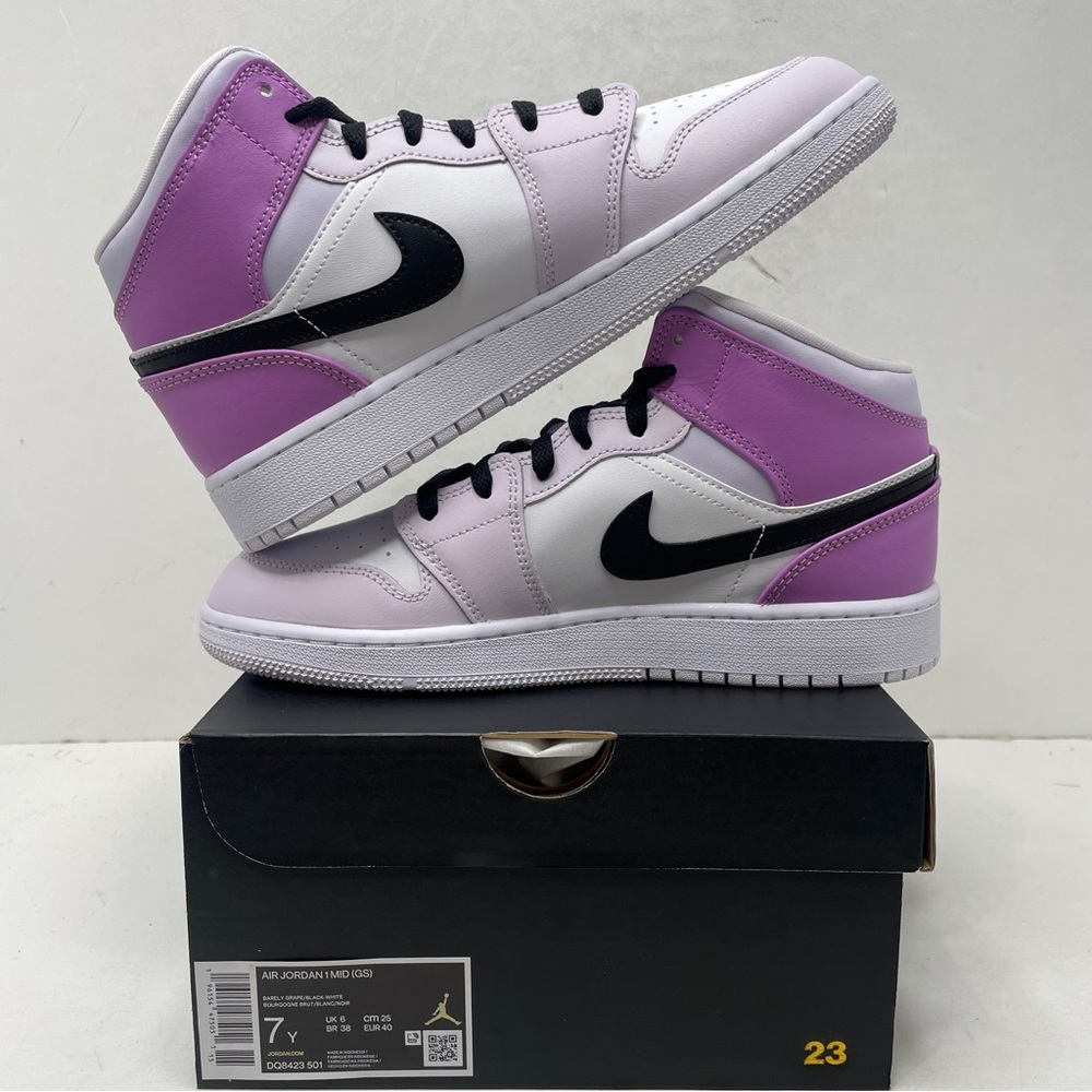 Nike Air Jordan 1 Retro Mid GS “Barely Grape/Lilac” 2023 - Picture 3 of 4